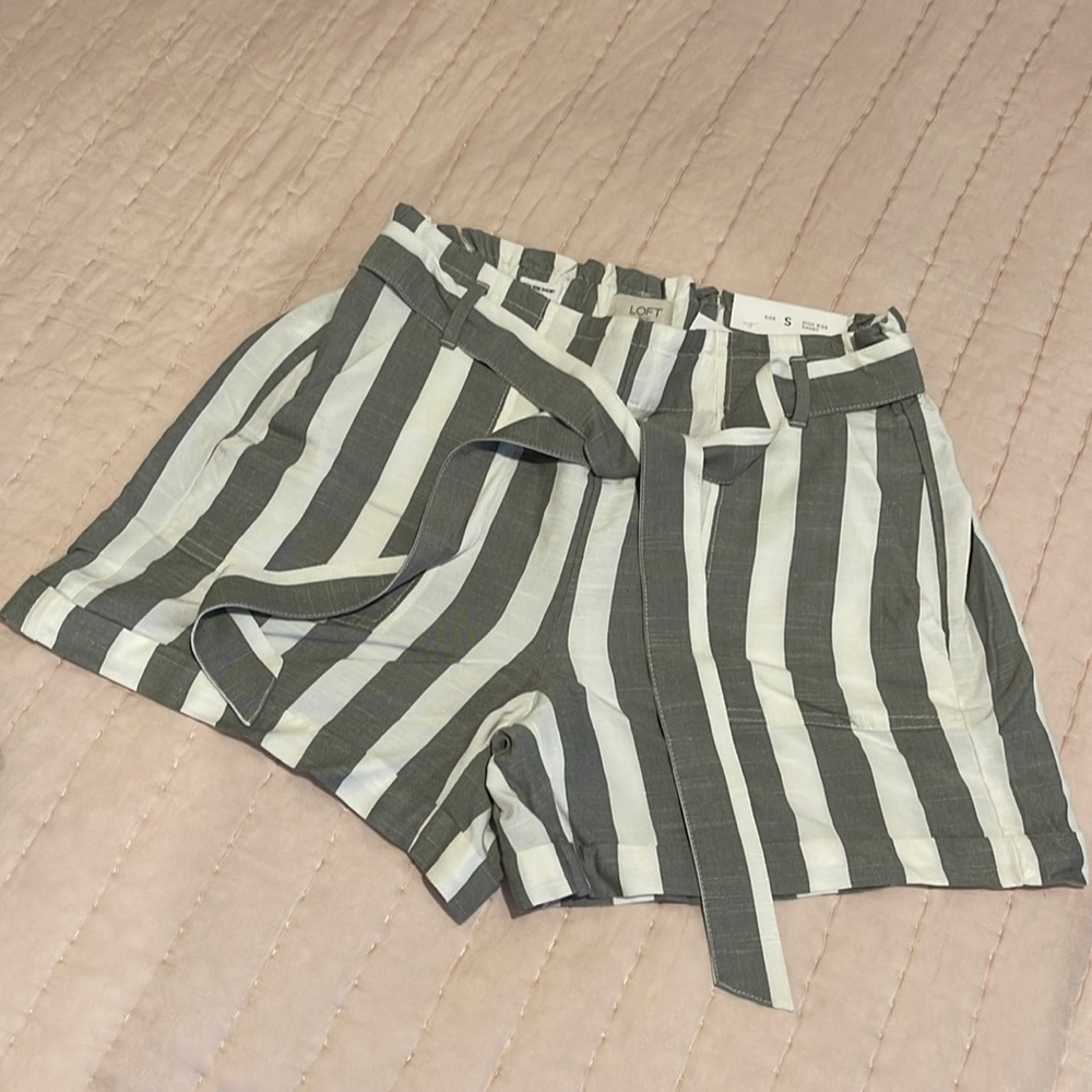 NWT LOFT Women’s High Rise Short sz S